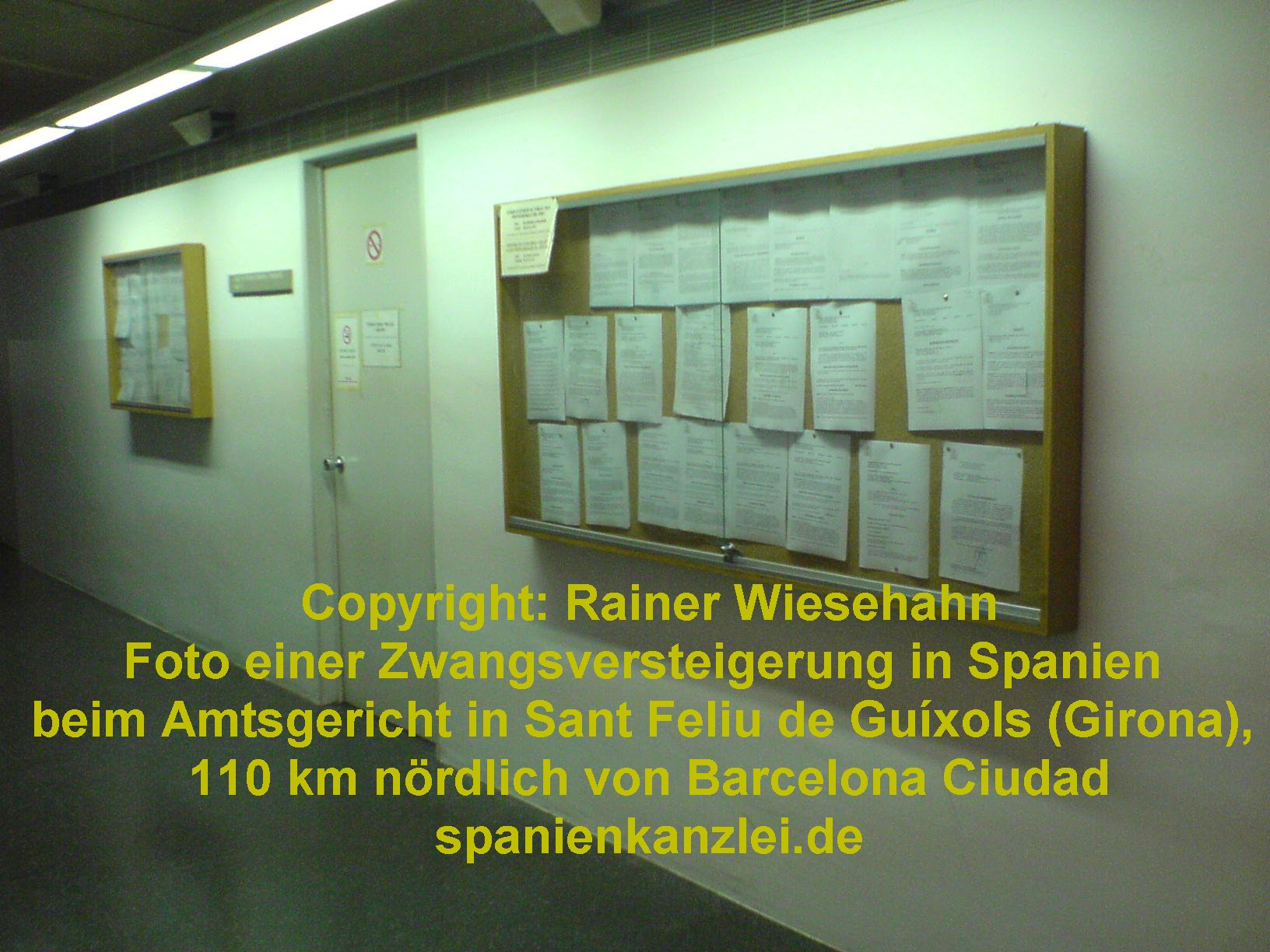 Foto einer Immobilienzwangsversteigerung beim Amtsgericht in Sant Feliu de Guixols (Spanien).